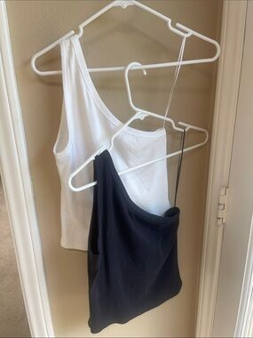 Pilcro One-Shoulder Tank Set in White and Black